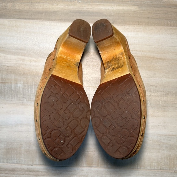 UGG Clogs size 8 - Picture 5 of 8